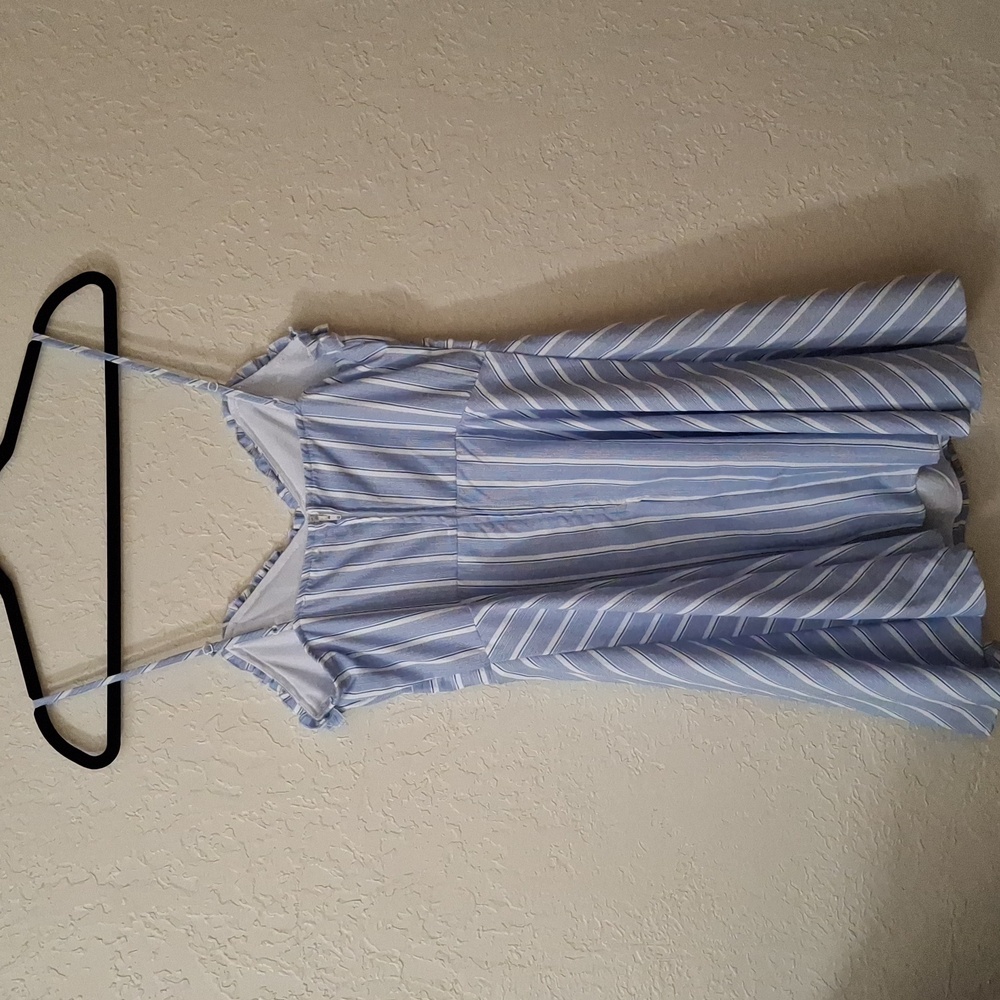 Altar'd state dress size large, fits more like a small to medium - Picture 6 of 6